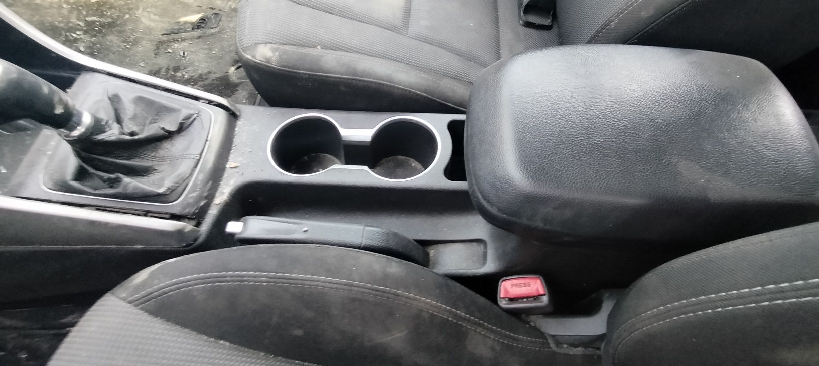 Hyundai i30 II kombi podłokietnik tunel