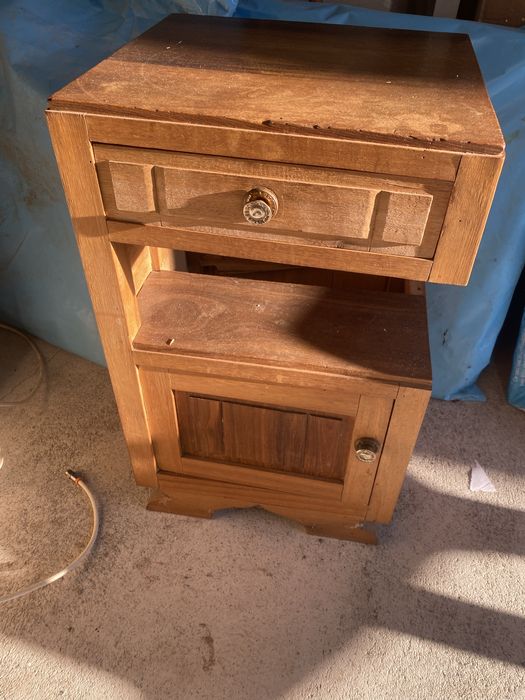 Mesa de cabeceira antiga