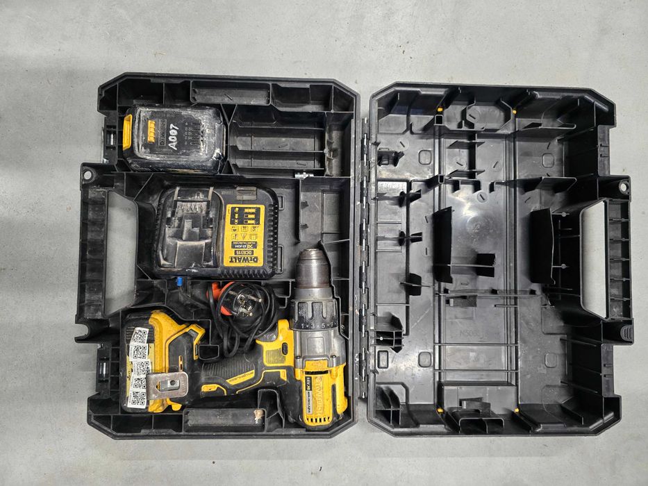 Wiertarko wkrętarka akumulatorowa DeWalt DCD99 akumulatory ładowa wali