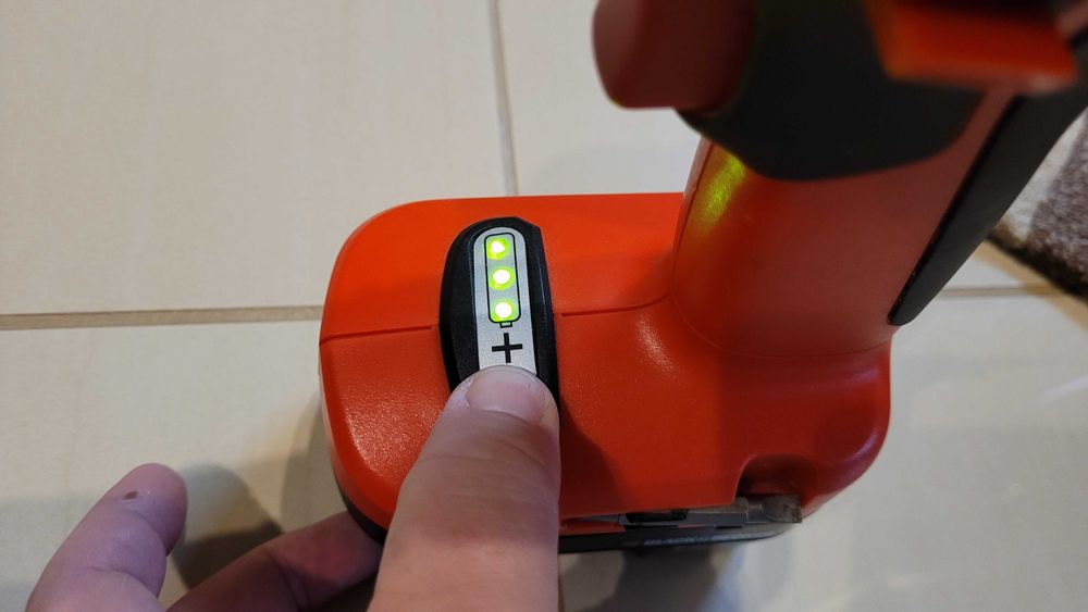 Wkrętarka akumulatorowa BLACK DECKER dwa akumulatory wiertarka