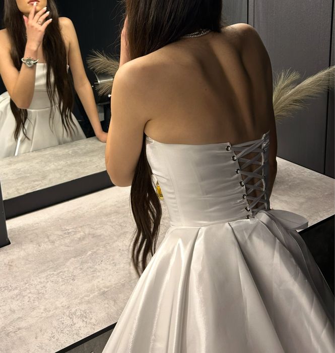 Оренда білої сукні