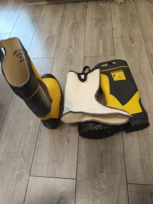 Пожежні чоботи, пожежне спорядження