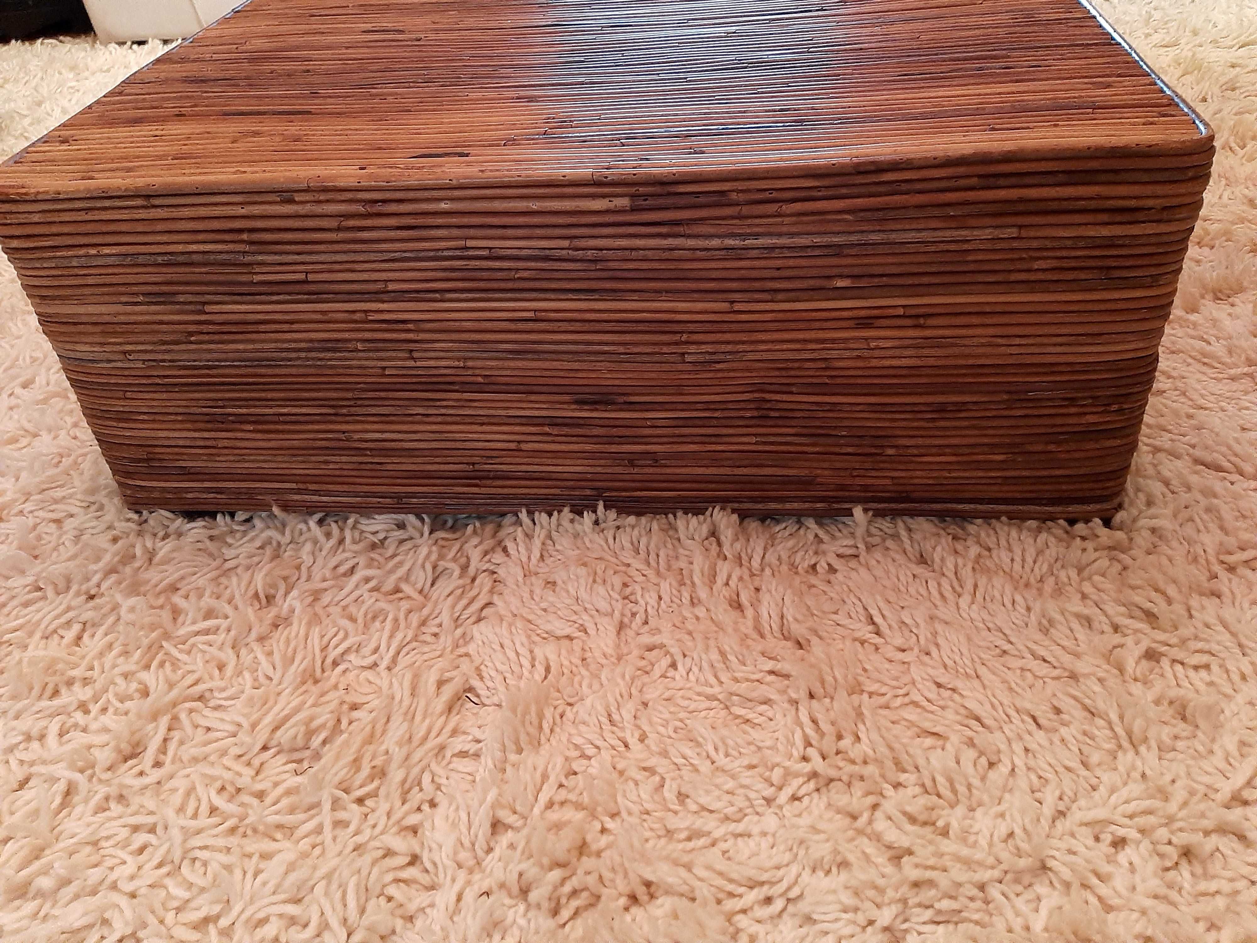 Lindo sofá e mesa