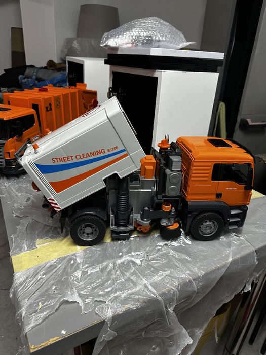 Bruder - MAN Tgs varredor