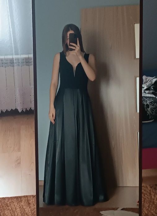 czarna suknia balowa z poszewką tiulową na studniówkę