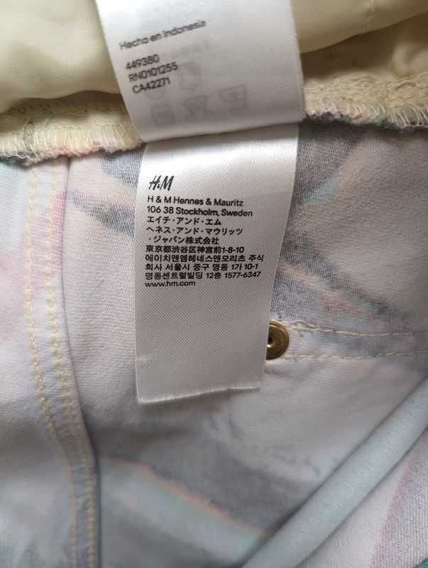 Kolorowe spodnie H&M z abstrakcyjnym wzorem - rozmiar 38