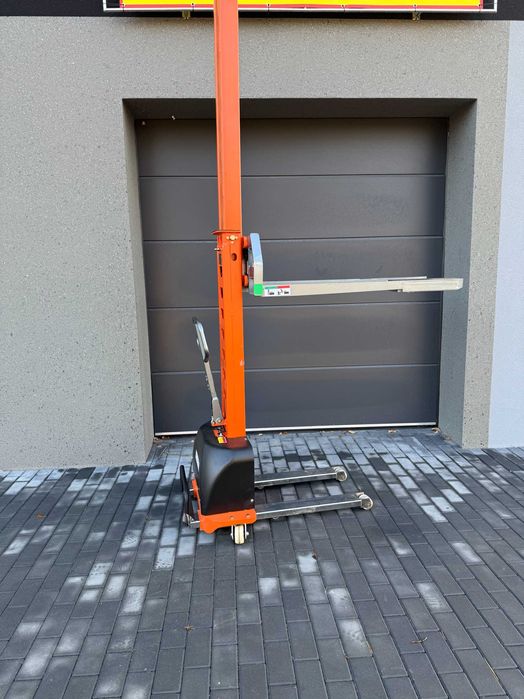 Wózek samozaładowczy paleciak elektryczny 500kg 130 cm innolift tacker