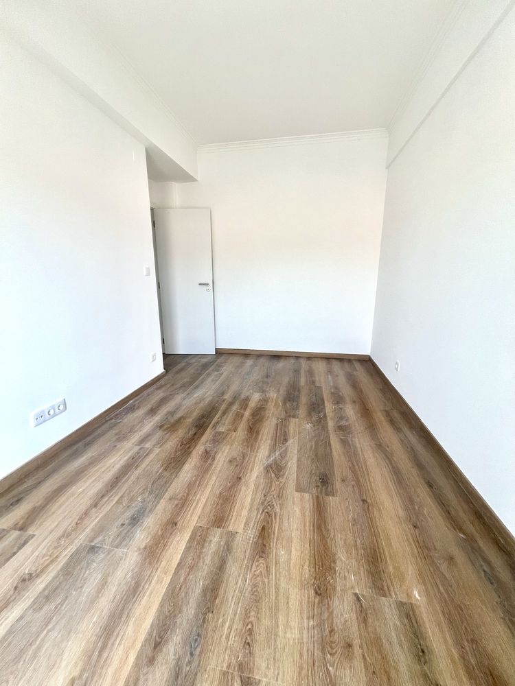 Gabinete/Sala com muita luz natiral, 1 - 3 dia(s) por semana.