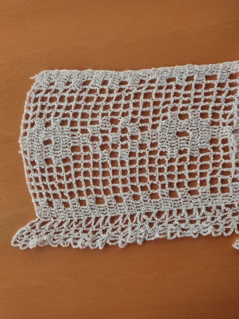 Conjunto de naperons em crochê.