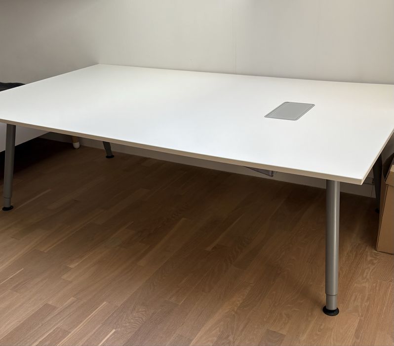 Stół konferencyjny Ikea