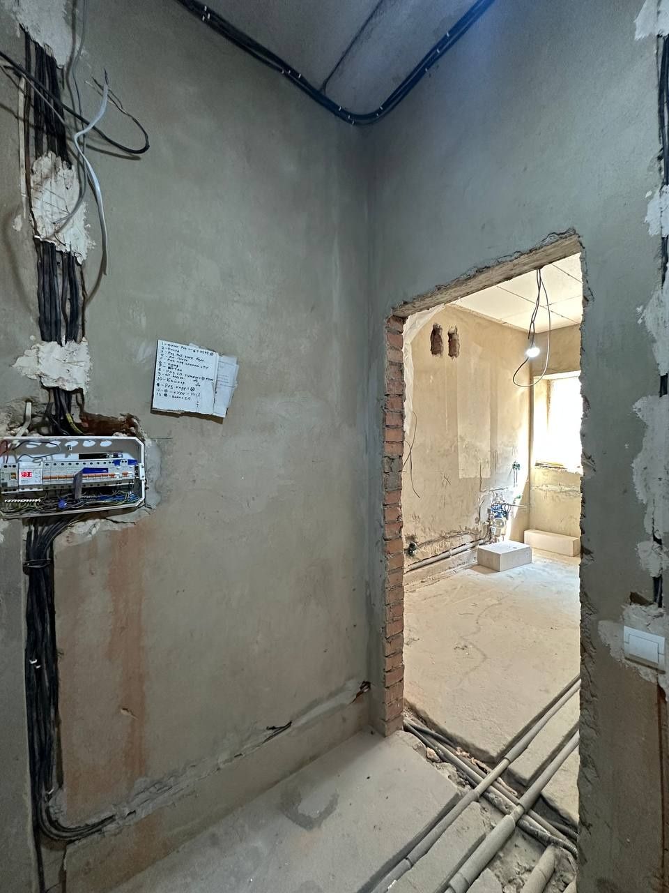 Продаж 2к квартири цоколь 63м2 з частковим ремонтом в Ірпені!
