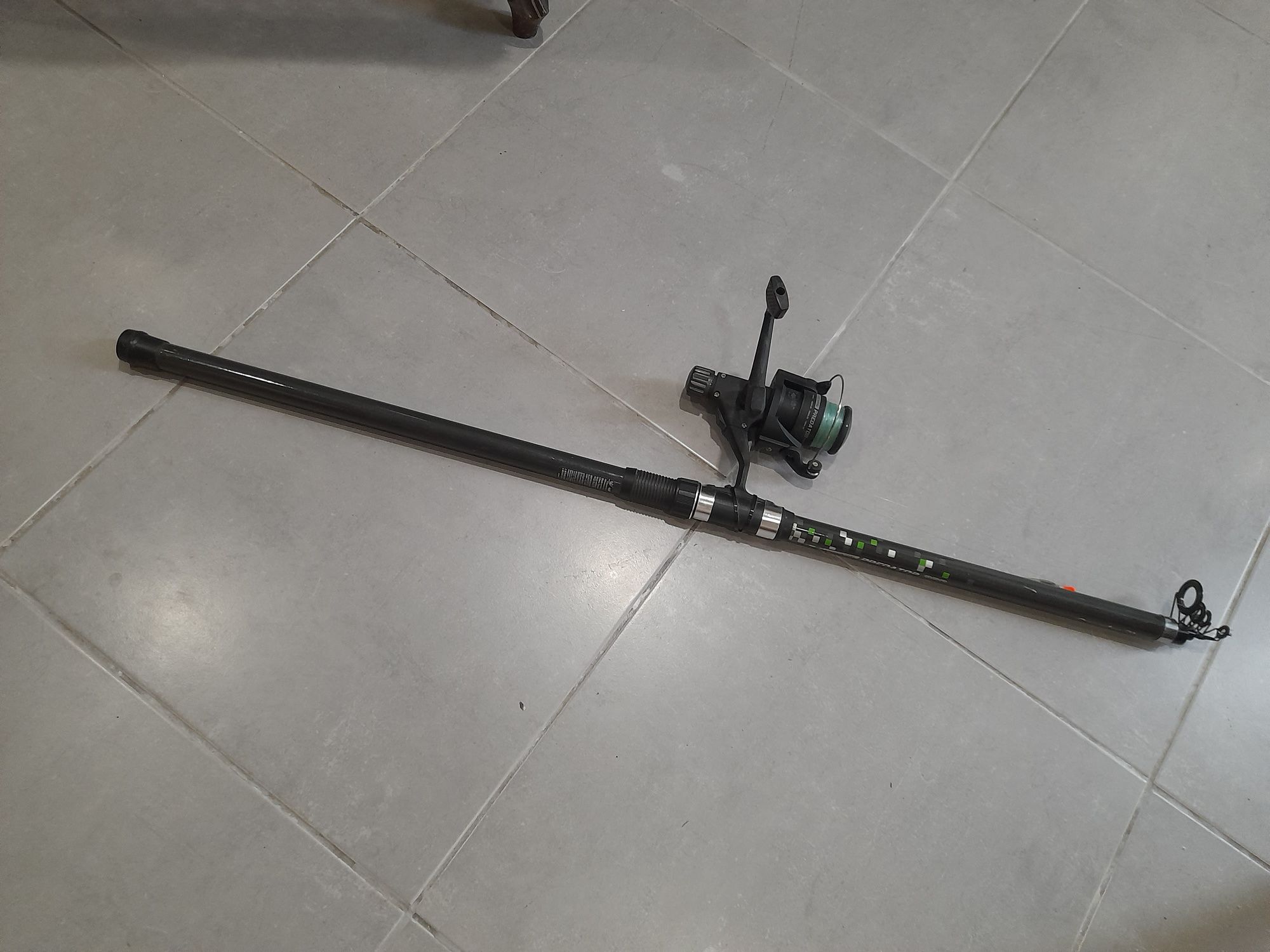 Duas canas de pesca