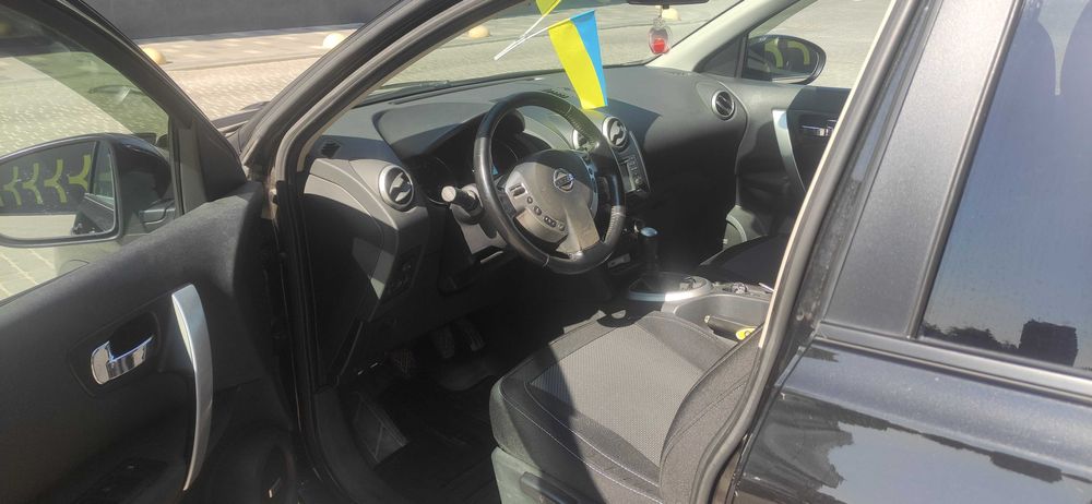 Автомобіль NISSAN Qashqai+2