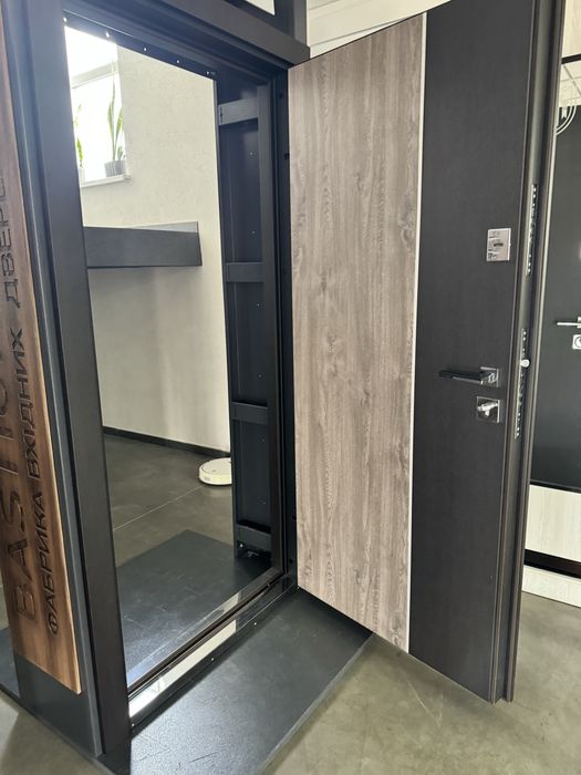 Двері Металеві вхідна група