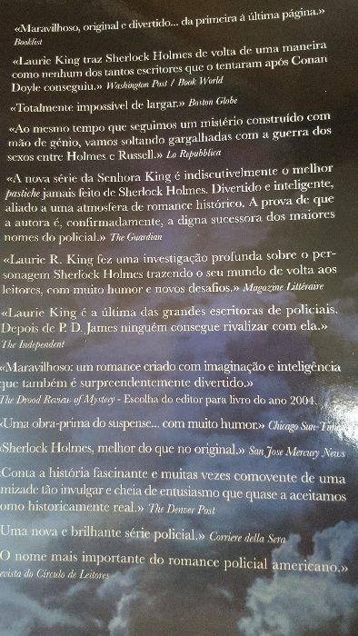 Livro "Um Monstruoso Regimento de Mulheres" de LAURIE R. King
