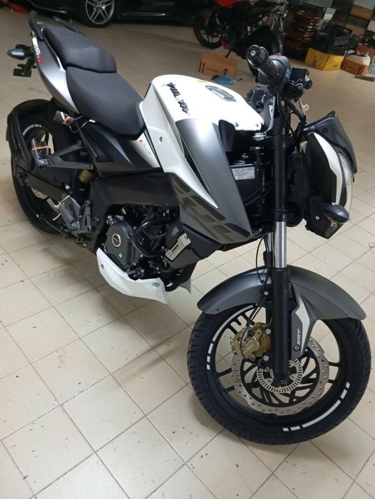 Bajaj pulsar ns 200