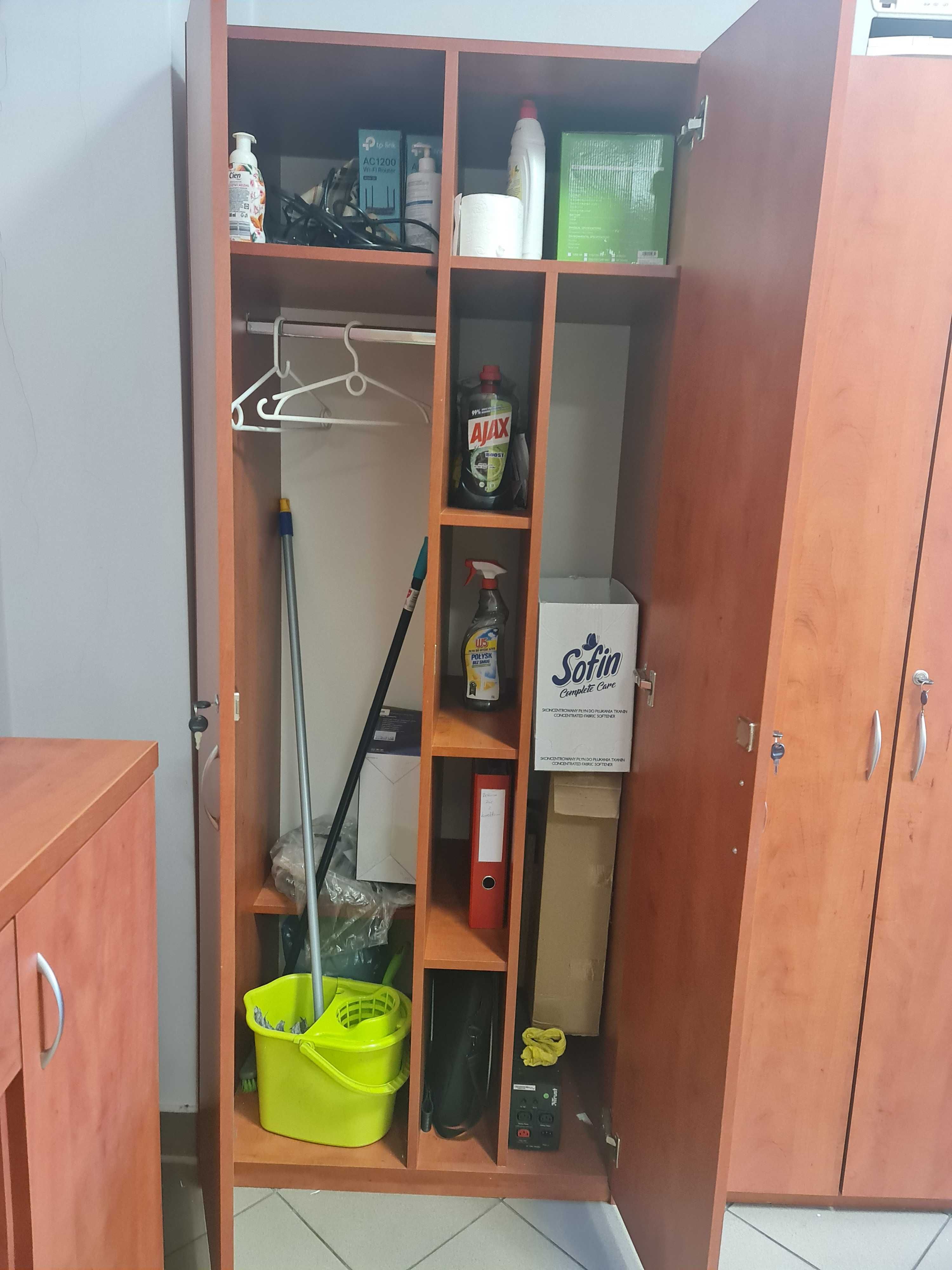 Komplet mebli biurowych - 2 szafy, szafka i duże biurko