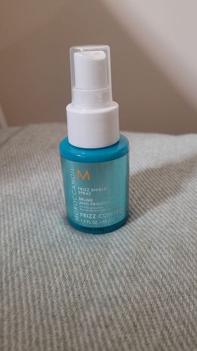 Moroccanoil frizz shield spray