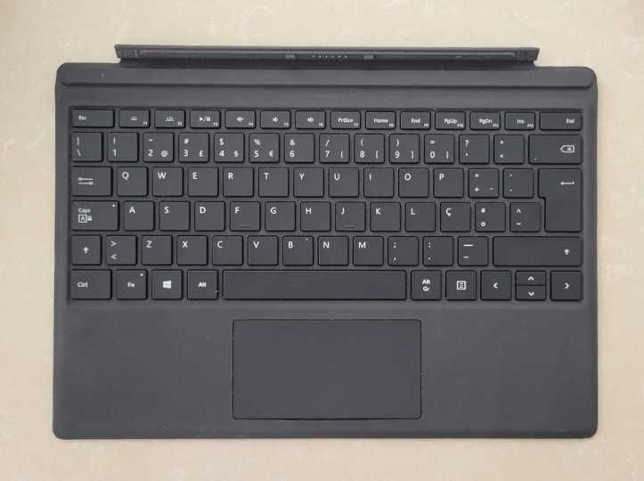 Microsoft Surface Pro, i7-6650U (12,3", 8 GB RAM, 256 GB SSD)