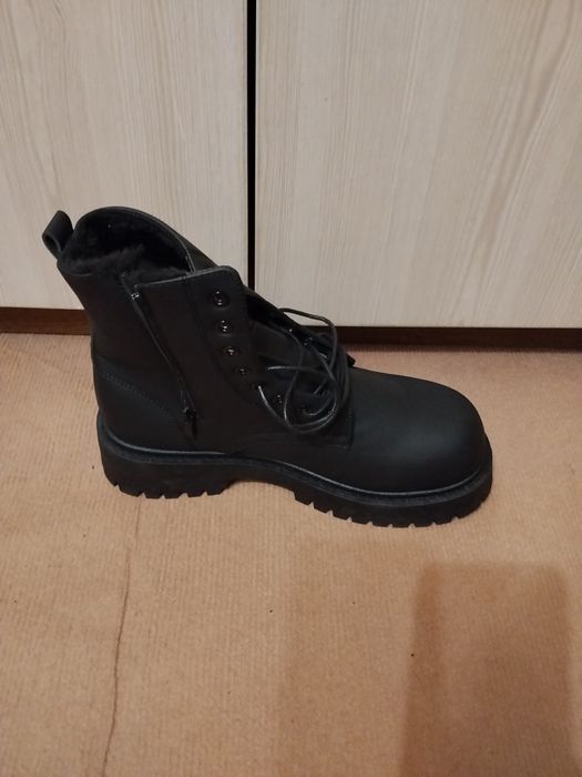 Нове зимове чоловіче взуття