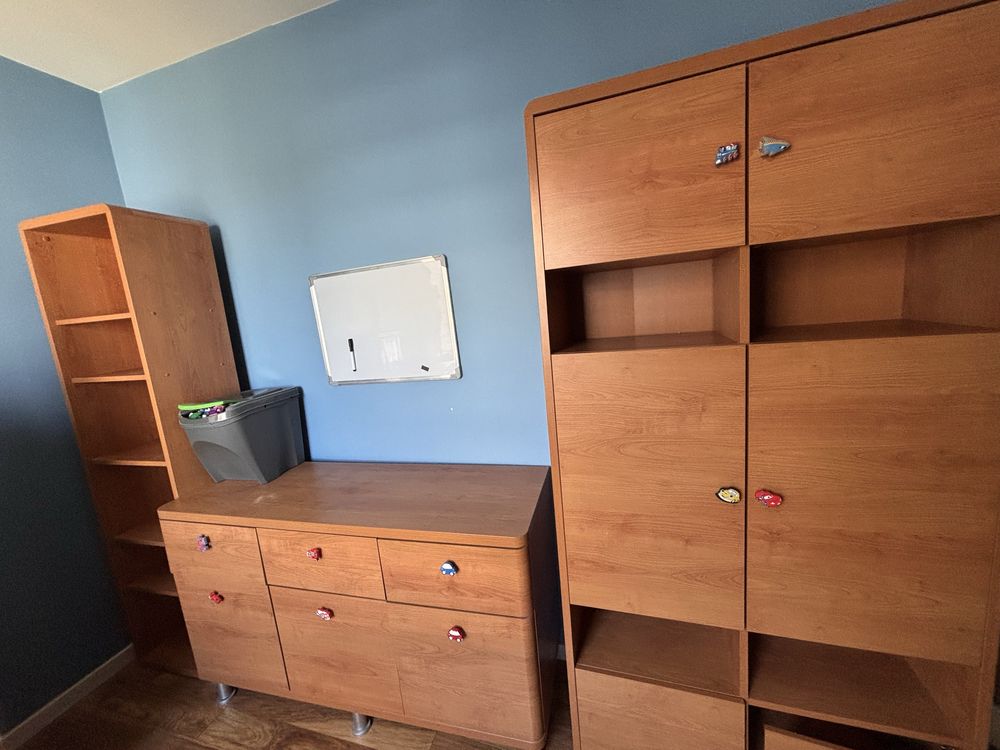 Meble 3 elemety( komoda, witryna, podwojna witryna z szafkami)