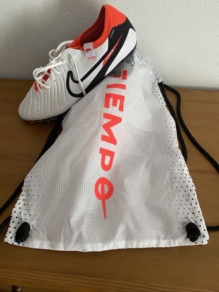 Chuteiras oficiais Nike Tiempo