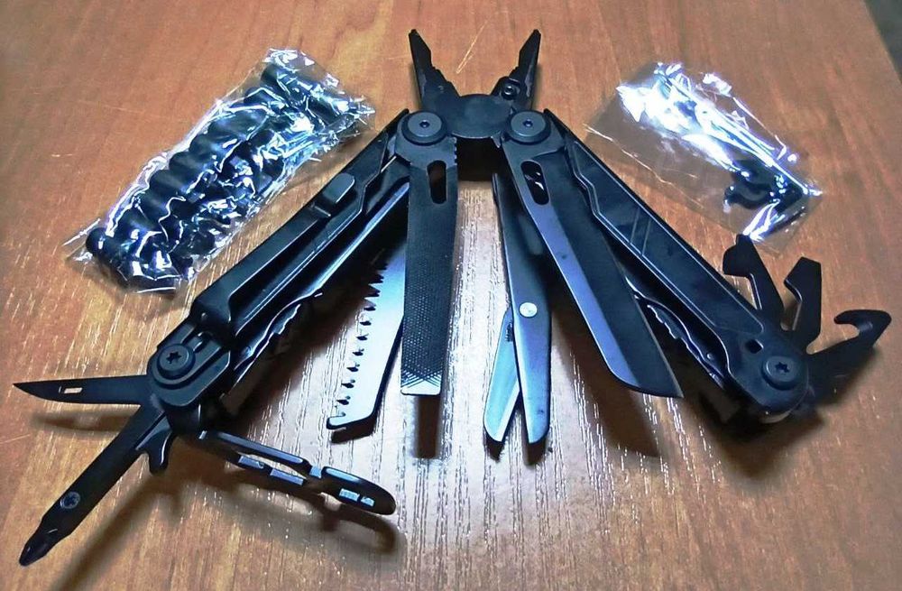 Мультитул з Ключами MQ065A 17в1 black + Набір біт