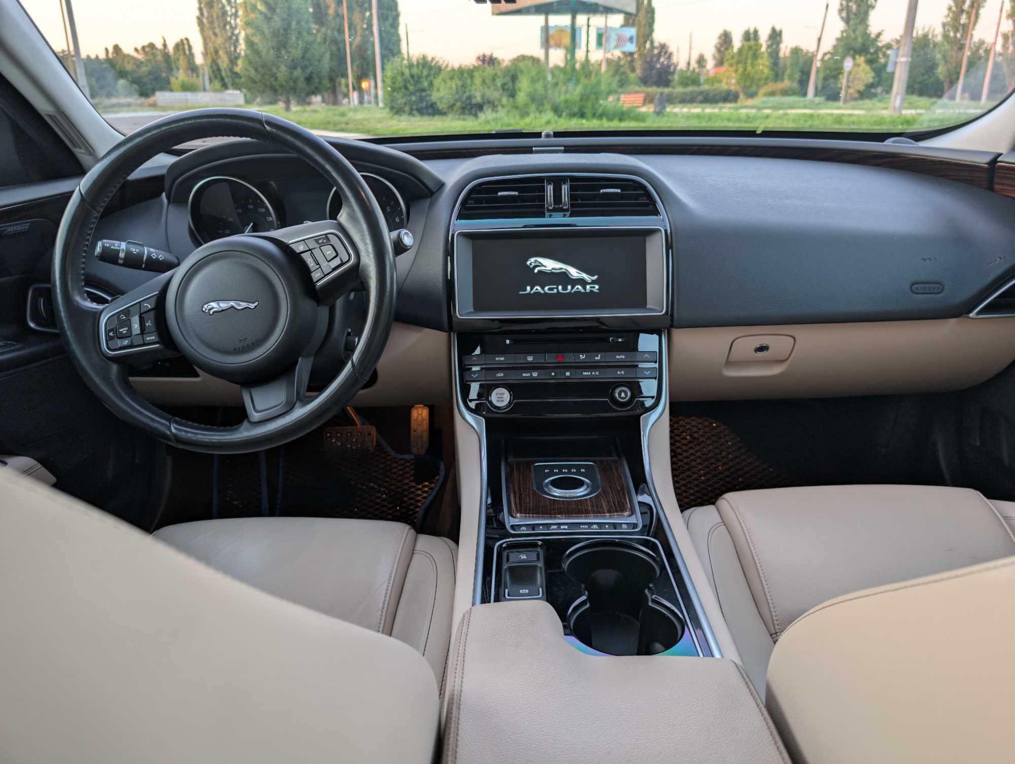 Jaguar XE 25t Prestige 2016