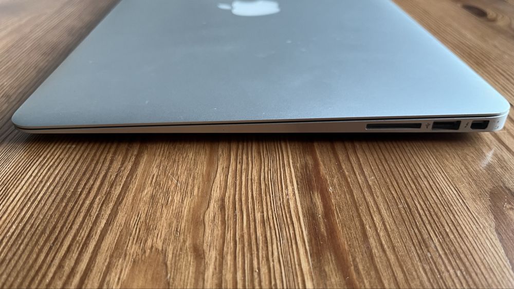 Laptop MacBook Air 7,2 A1466 13"– Intel Core i5 1,6 4GB, 128GB