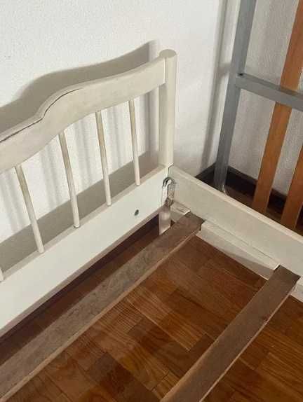 Cama de solteiro branca mais estrado