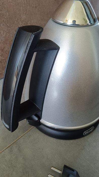 NOWY Czajnik elektryczny DeLonghi
