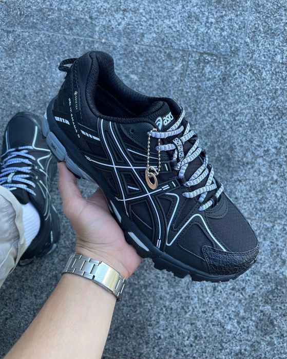 Топові кросівки New Balance Nike Salomon Asics Adidas