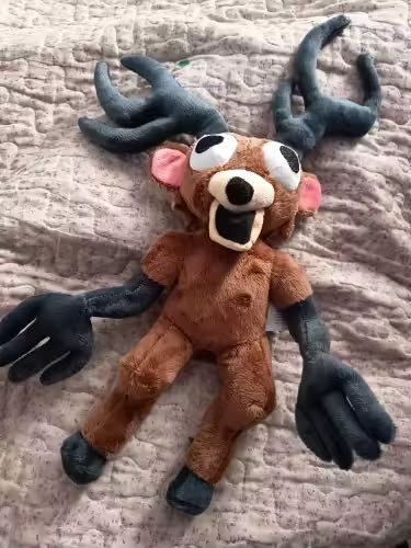 Олень з ігри Роблокс 99 ночей в лісі Roblox 99 nights in the f