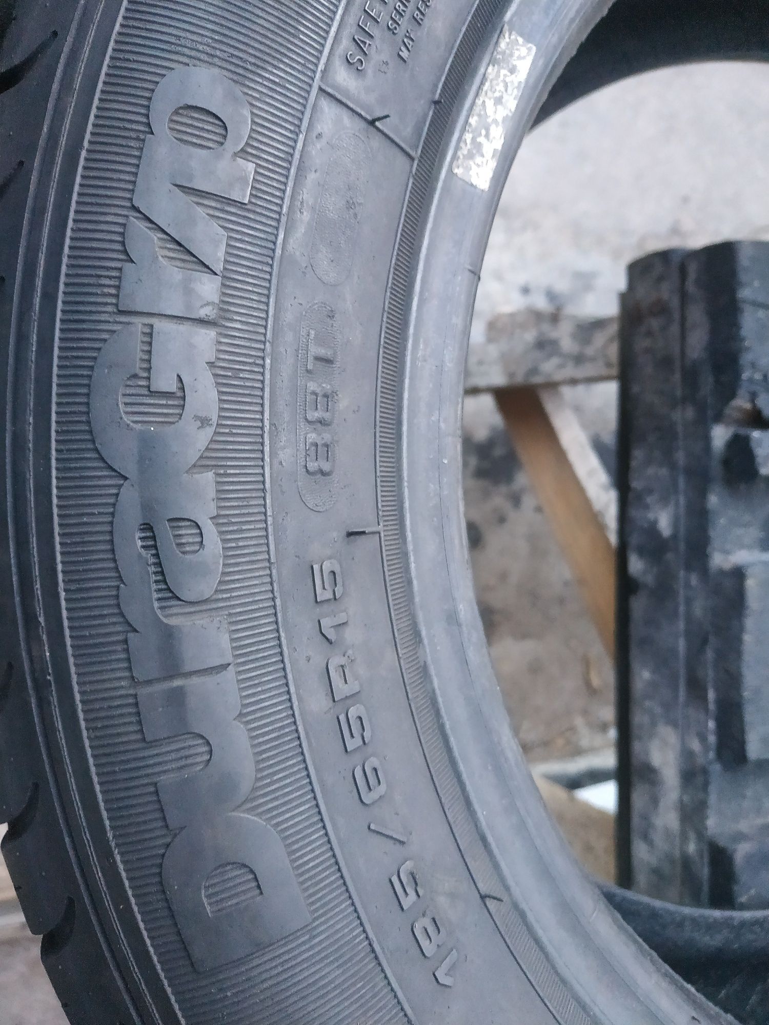 Шины резина лето 185/65 R15 good year Duragrip