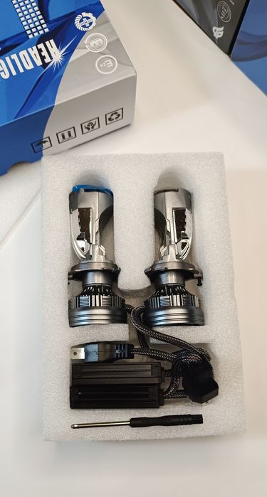 250 ват-комплект! Найяскравіші лампи з цоколем Н4 та лінзою від Stella