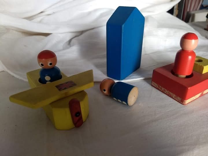 Bonecos em madeira maciça: figuras