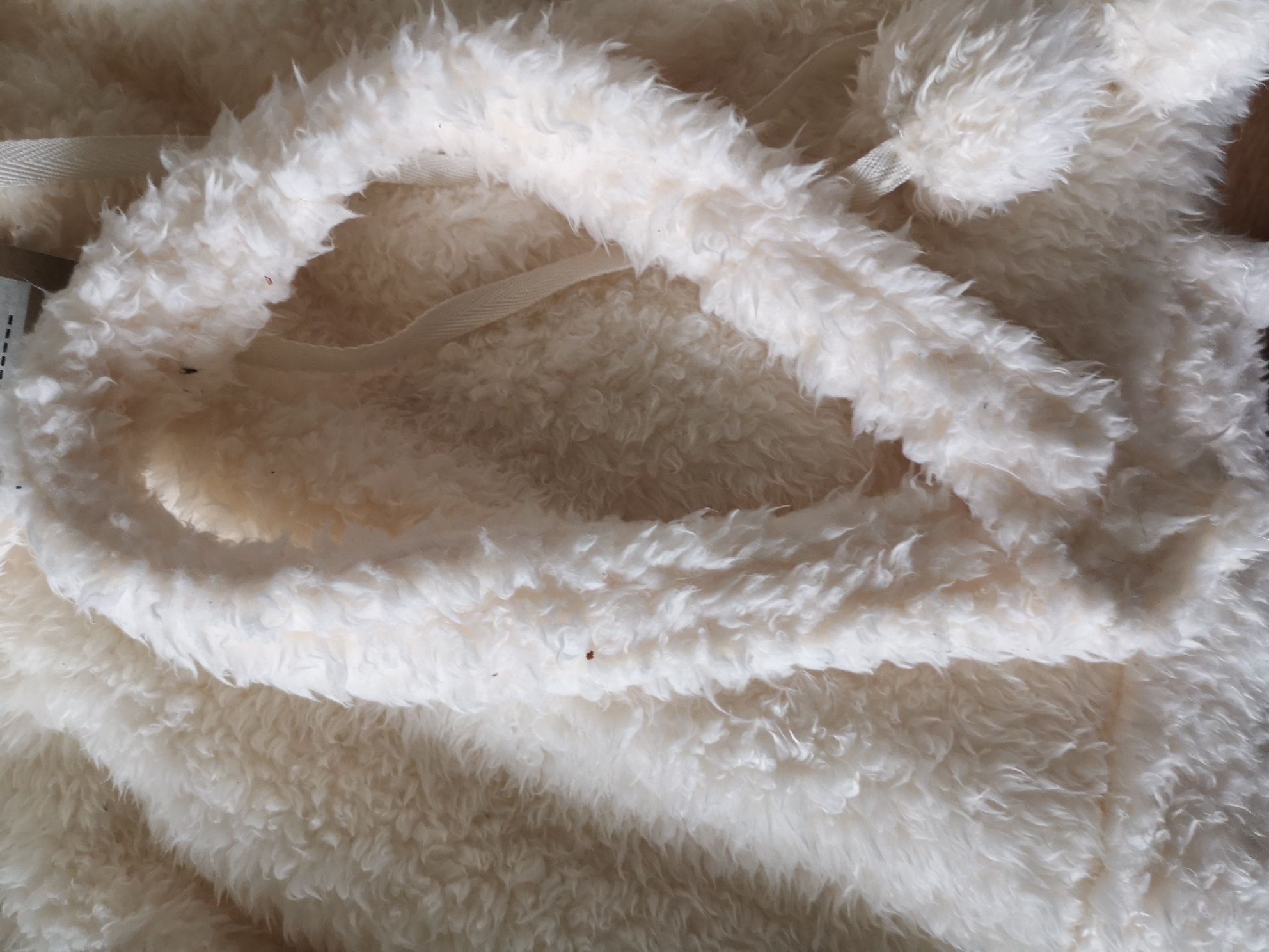 Bluza z kapturem pomponami i opaska na włosy