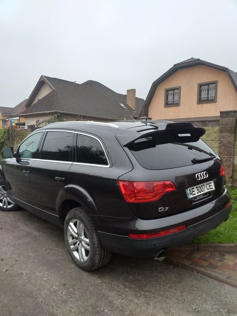 Продам audi q 7  не пневмо