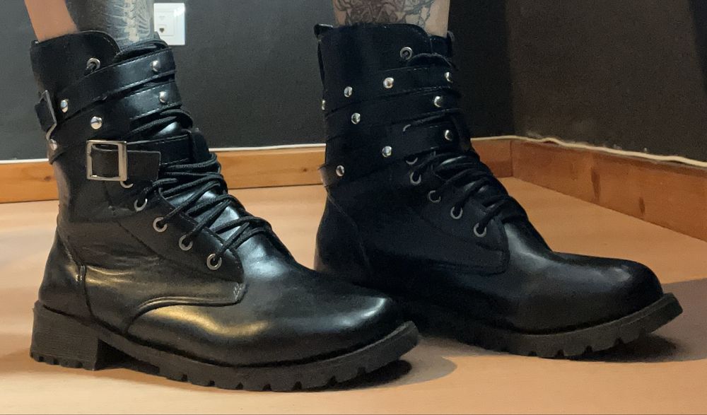 Bota preta  sem salto portes incluso