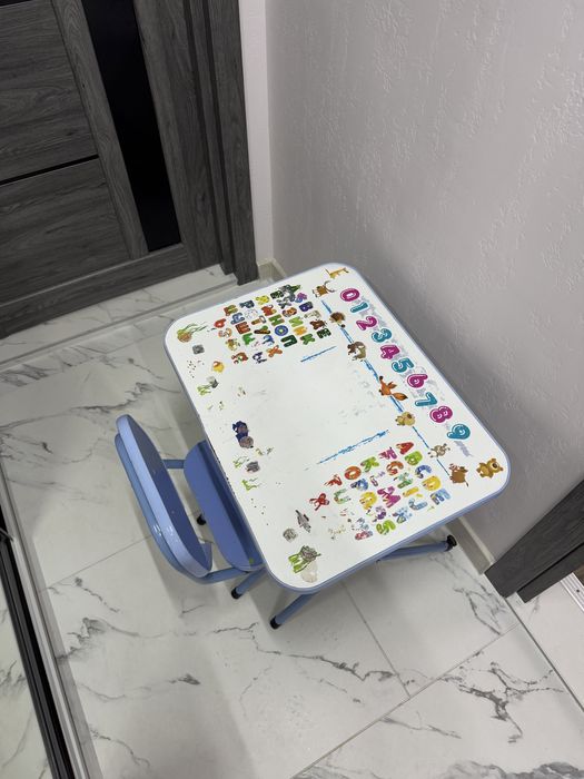 Дитячий стіл з кріслом