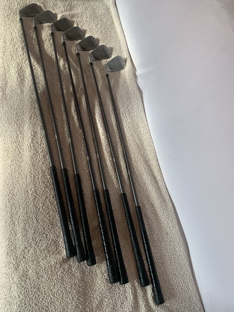 Ferros de golf , saco e madeiras  Spalding com duas madeiras