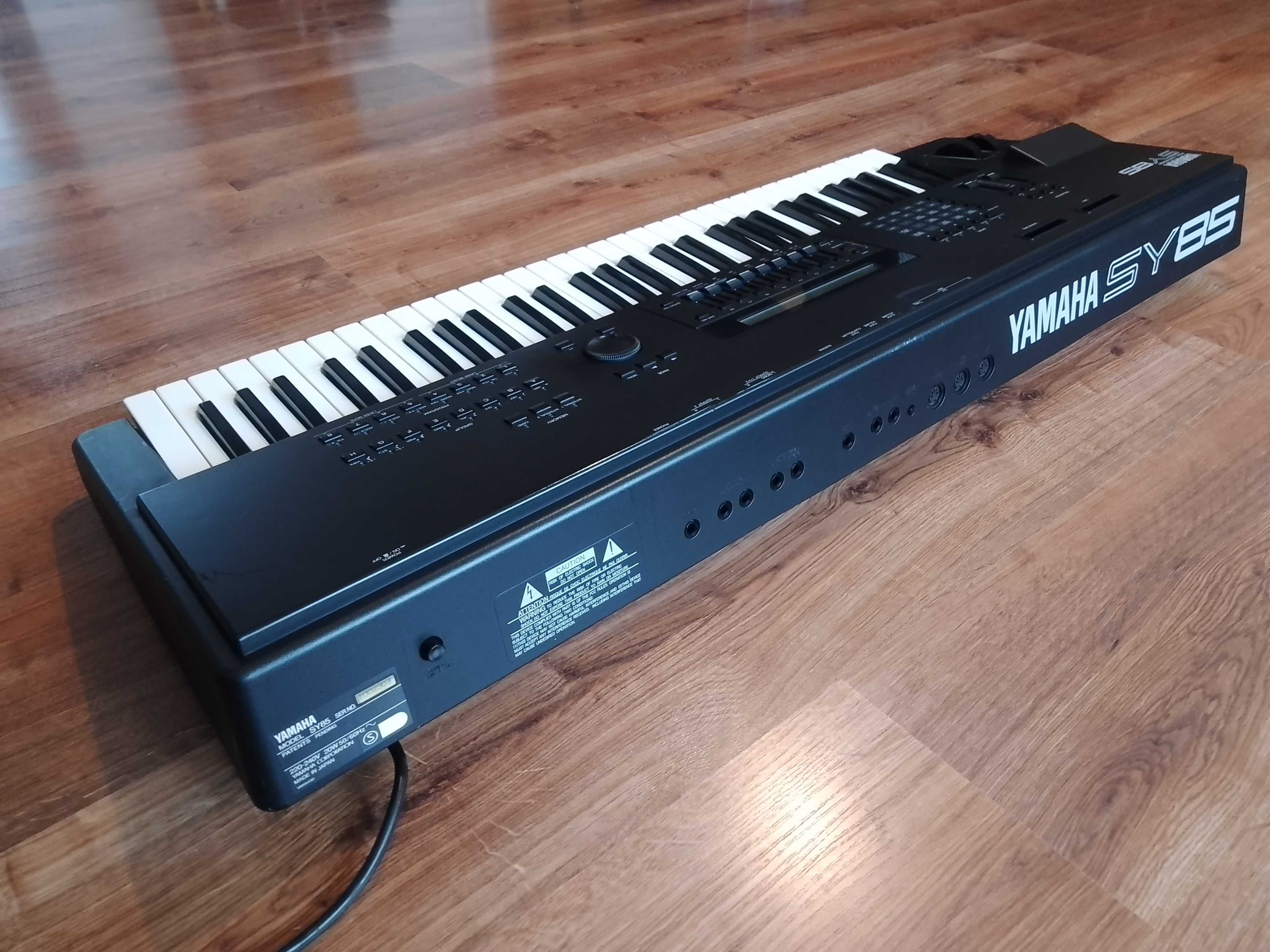 Yamaha SY 85 piękny stan