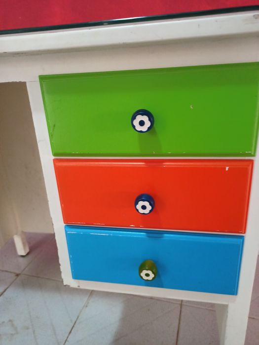 PARA RECUPERAR - secretária madeira com 3 gavetas e tampo de vidro