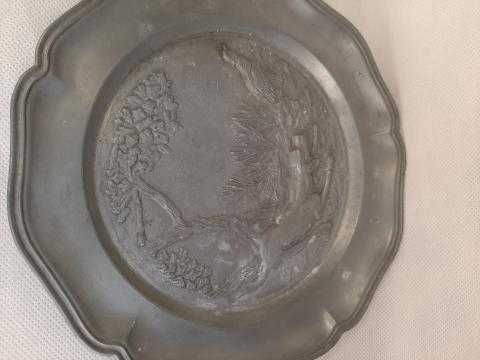 Ozdobny talerz z cyny -motyw myśliwski-sugn