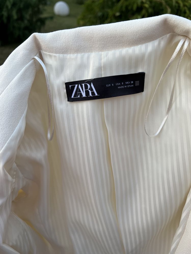 Стильний подовжений піджак Zara