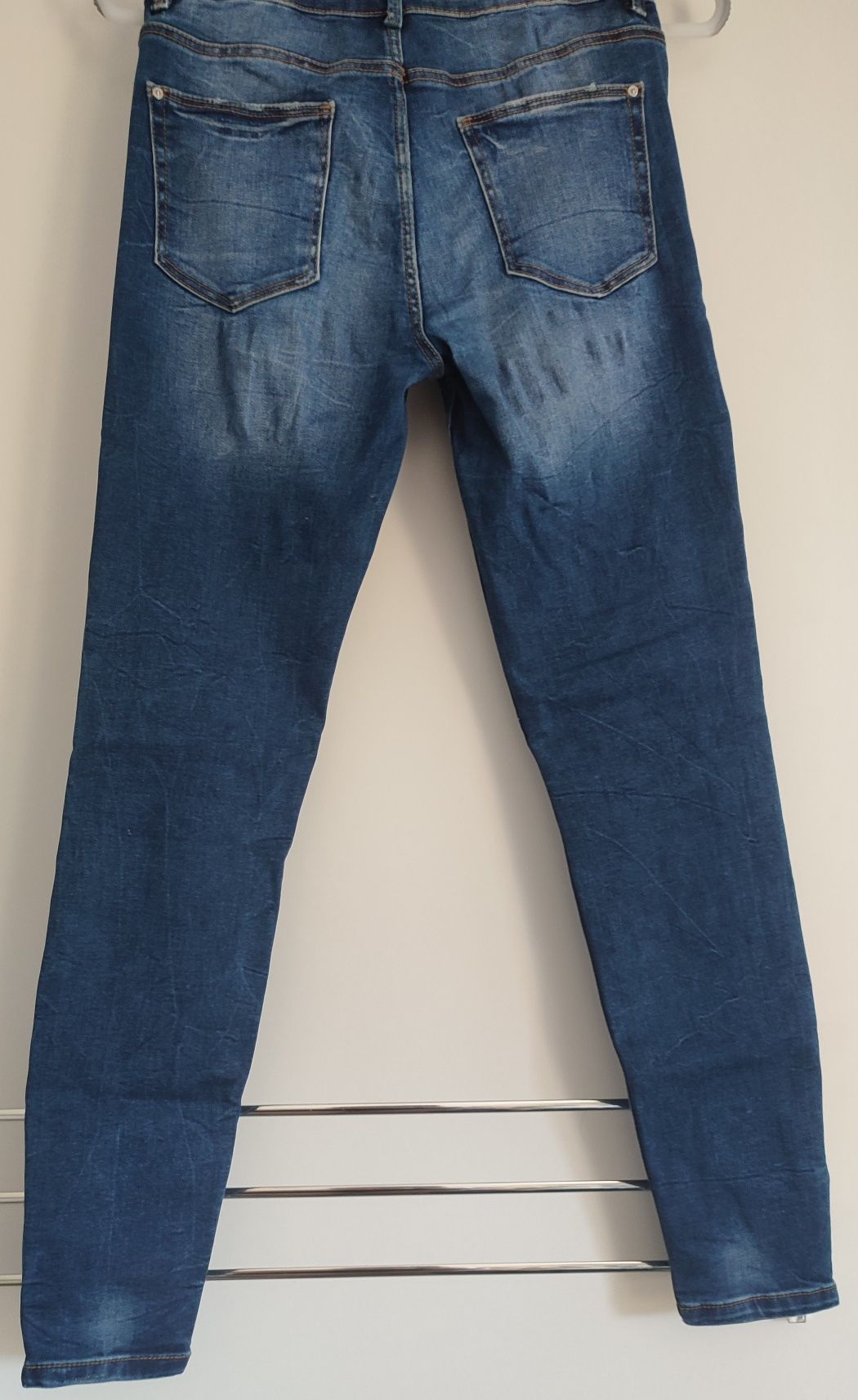 Spodnie jeans zamki