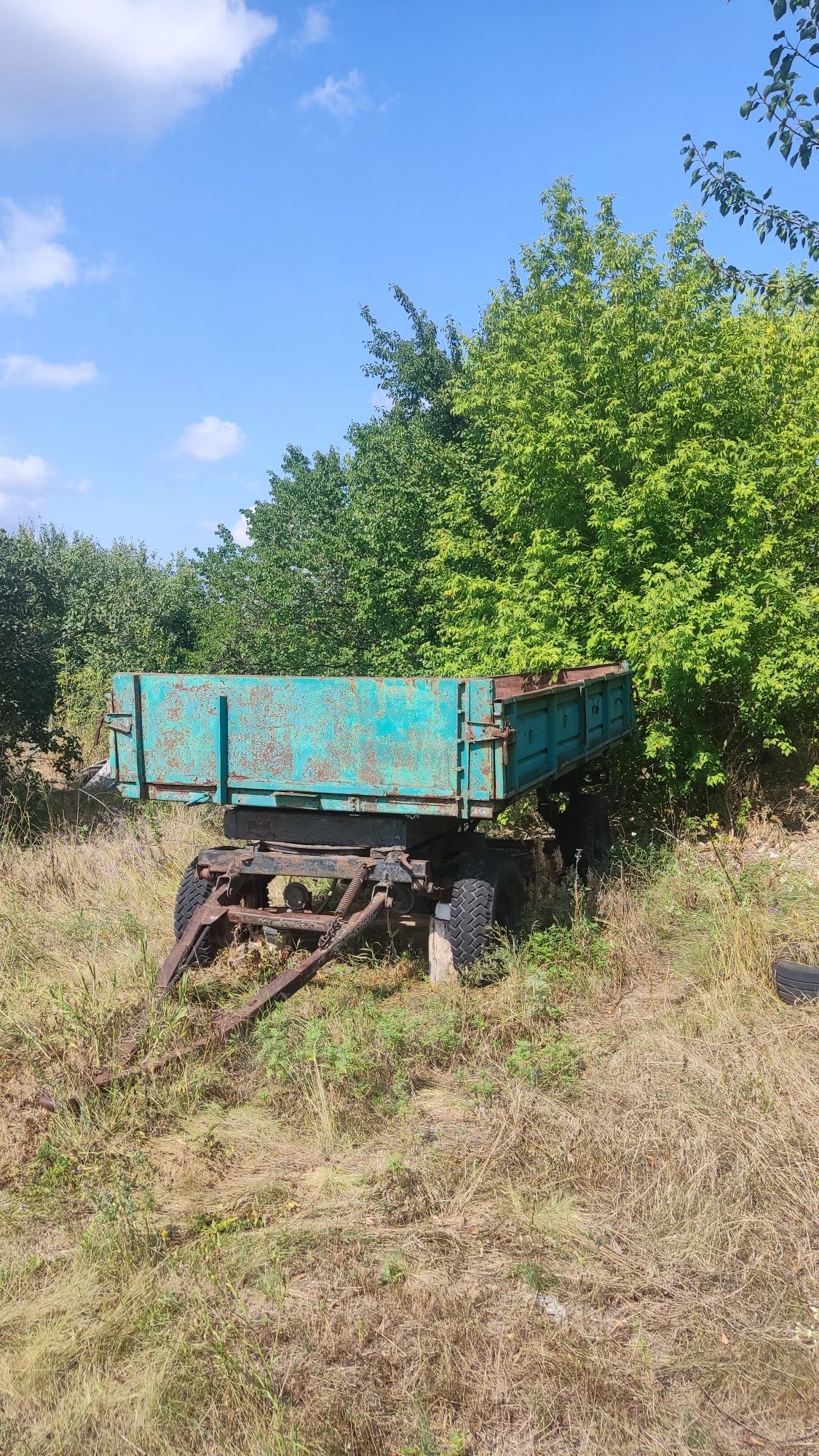 Два тракторних причепа по ціні одного