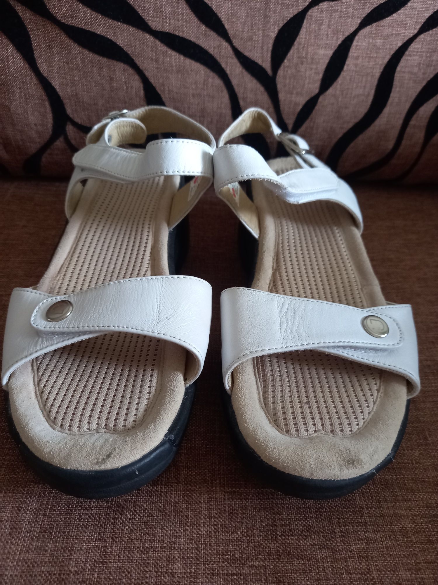 Joya шкіряні босоніжки сандалі босоножки 37 р