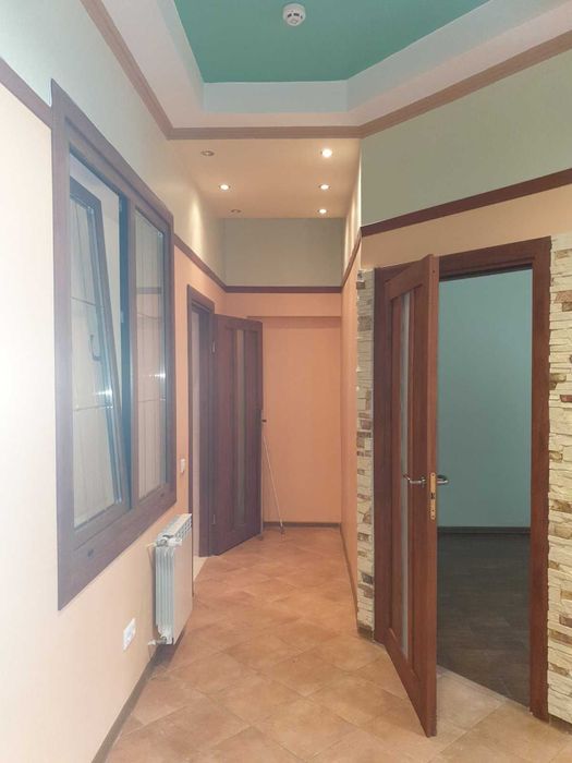 Здається в оренду офісне приміщення в м.Новояворівськ.