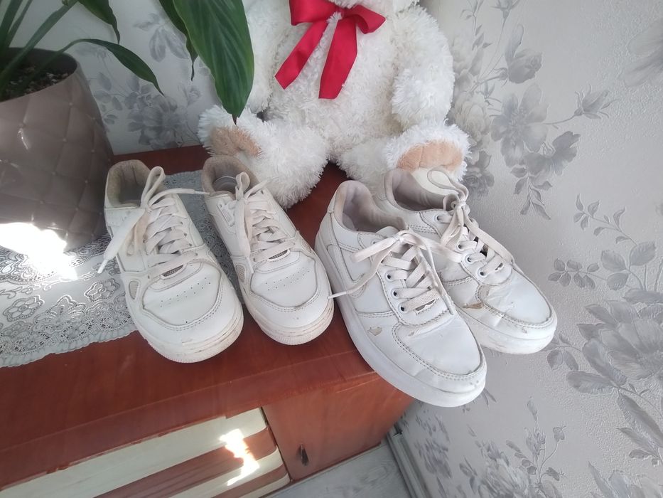 Віддам 3 пари красовок на 36-37 розмір